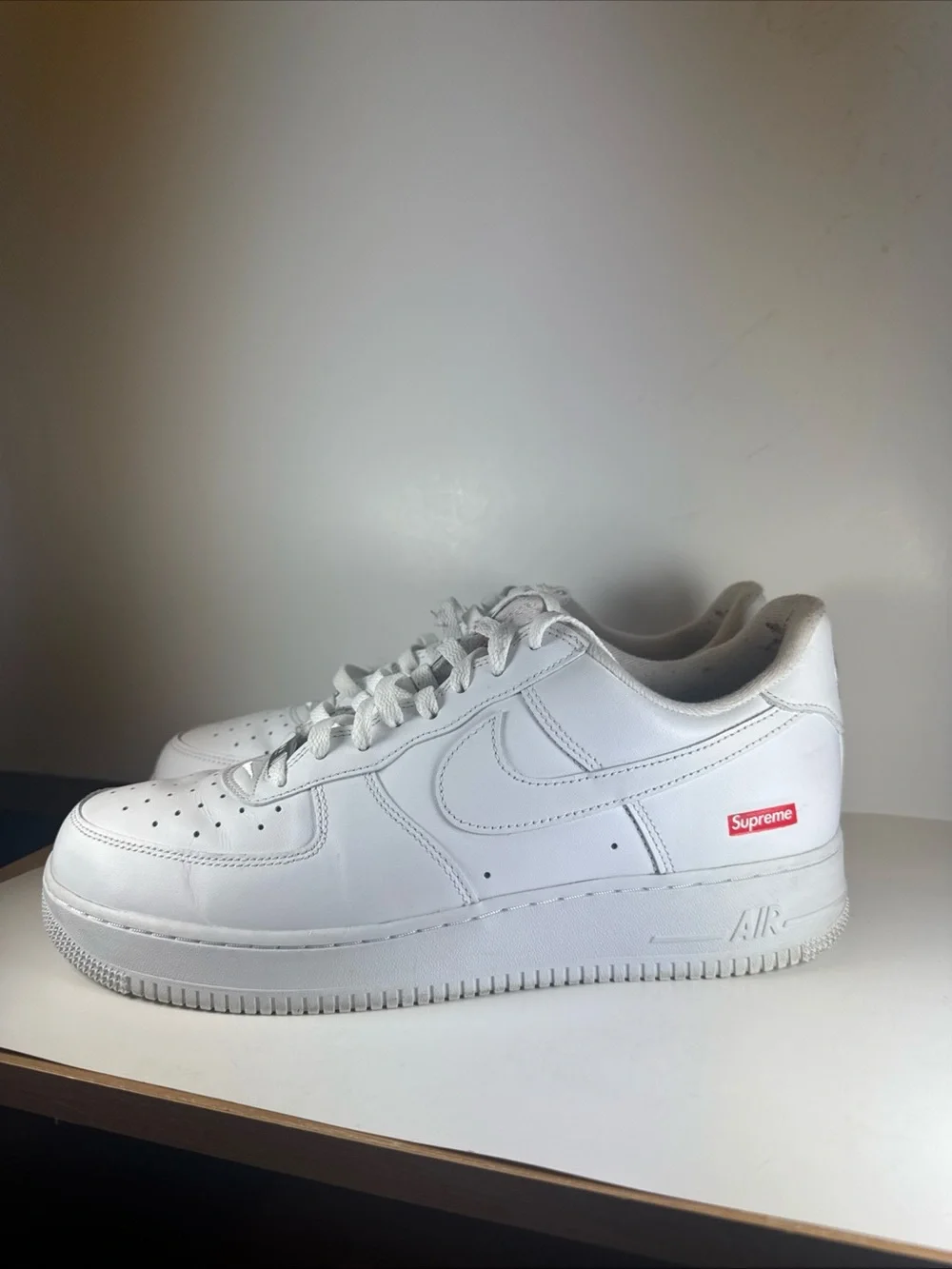 Nike x Supreme White Air Force 1 Low Men’s Size 11 Sneakers